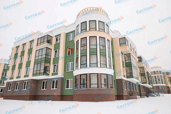 Архитектурные полуколонны на фасаде Архитектурные полуколонны на фасаде